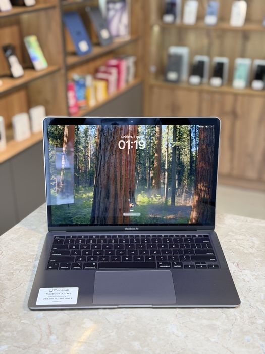MacBook Air M1 256GB / 8GB PhoneLab