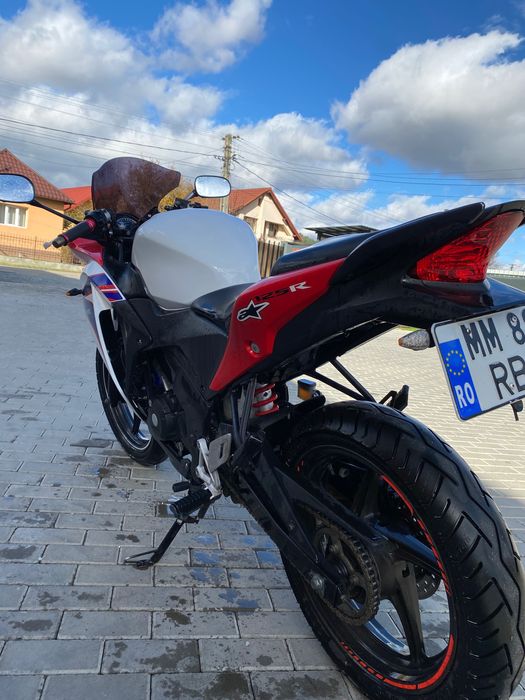 Vând Honda Cbr 125R A1 sau schimb cu cross suzuki rmz 250/450