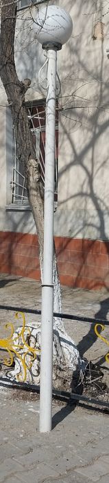 Уличный свет столбымен