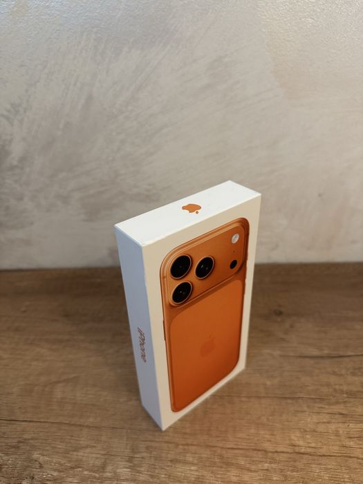 iPhone 17 Pro 256GB Cosmic Orange ЧИСТО НОВ