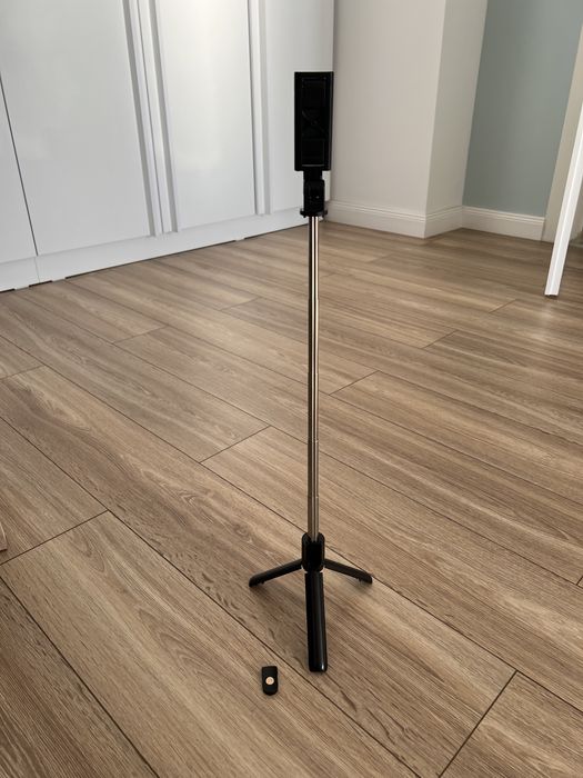 2 in 1 selfie stick si trepied cu telecomanda bluetooth