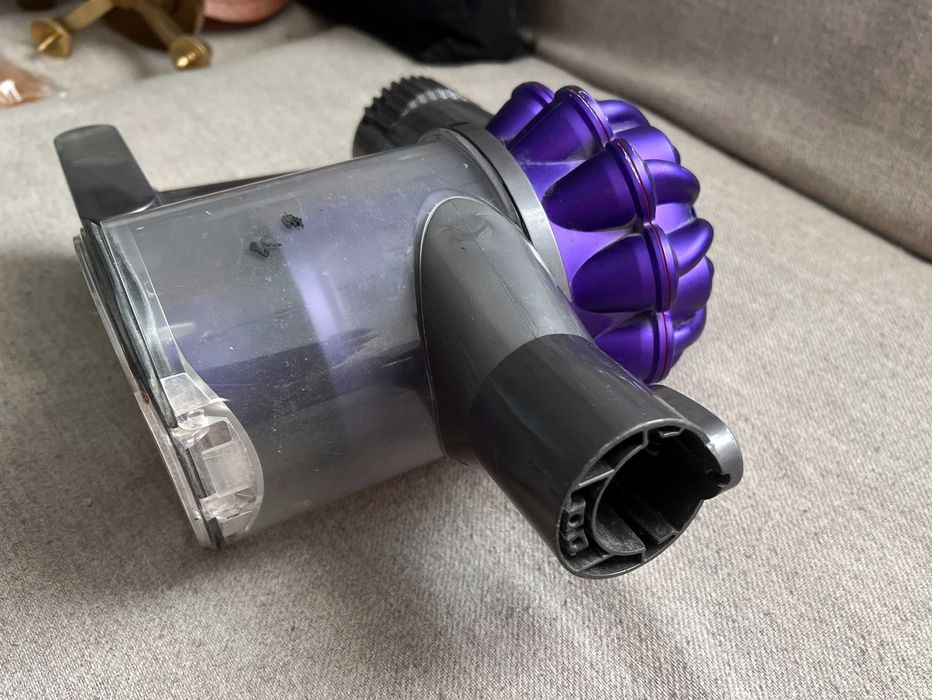 Aspirator Dyson V6 SV03 portabil, functional, baterie buna, fara kit