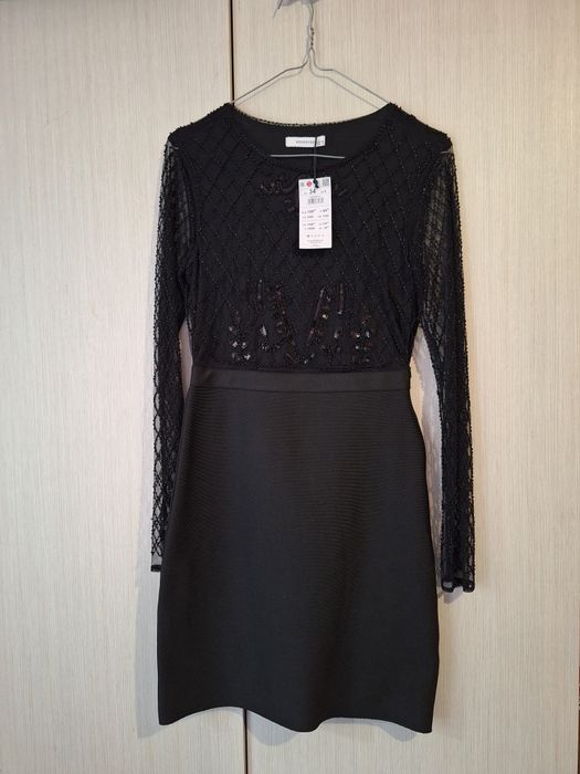Rochie elegantă  model de la brandul Reserved