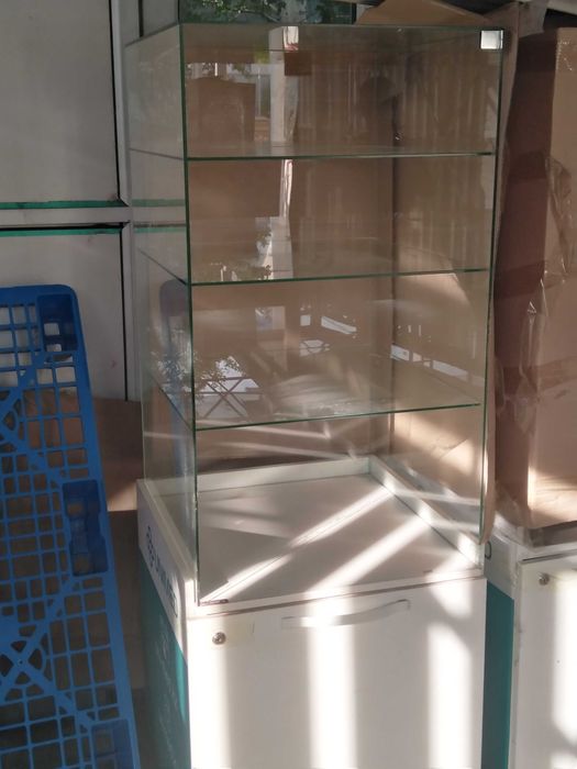 Продам шкафы стеклянные витрины