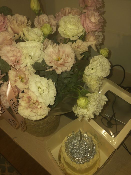 цветы свежие только пришлии