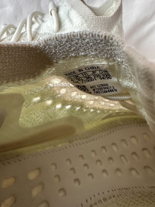 Adidas Yeezy boost 380 Calcite Glow marime 36