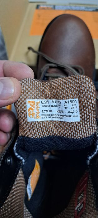 Ботинки женские для производства