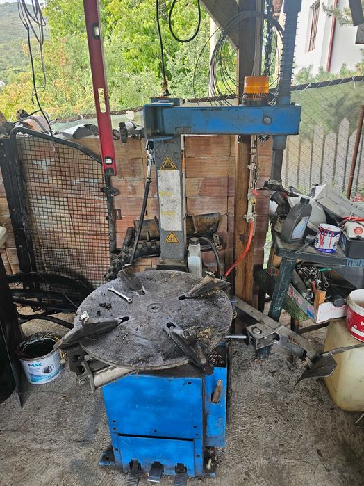 Демонтажна машина за гуми