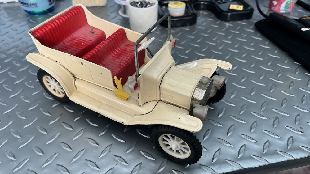 Стари метални колички