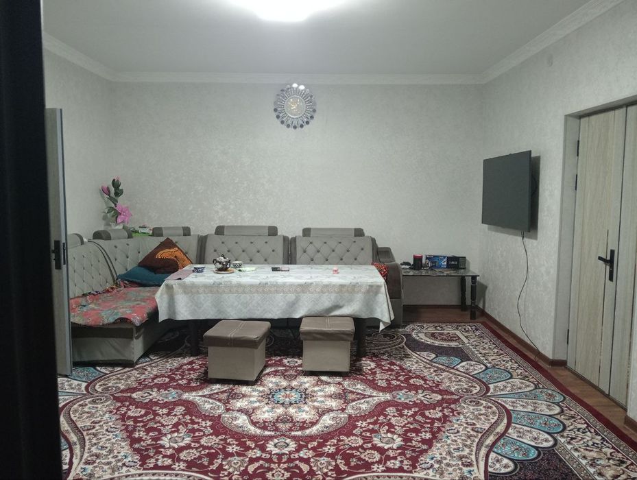 Uy sotiladi jihozlari bilan dakumetd muammo yoq suv gaz svet muammo yo