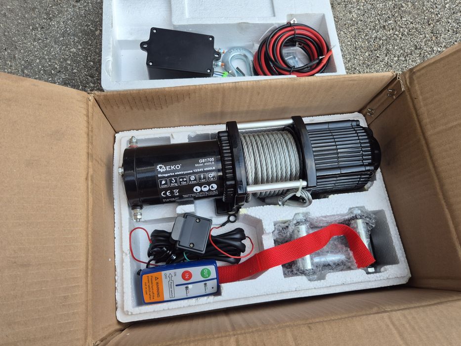 Електрическа лебедка GEKO 12V 4500lb/ 2041кг.