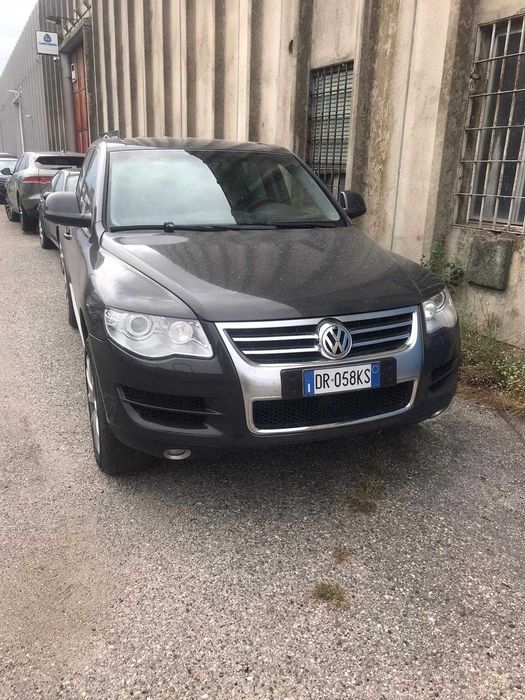 Vand VW Touareg motor 3.0  automatic an 2009
