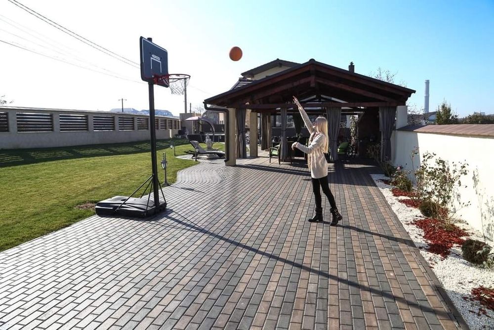 Pavele, pavaje, borduri si garduri semmelrock petra symmetrica