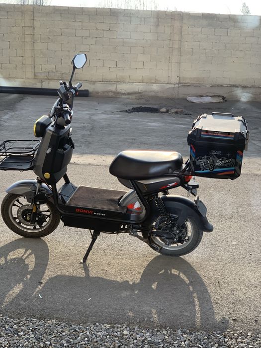 Bonvi електроскутер сотилади