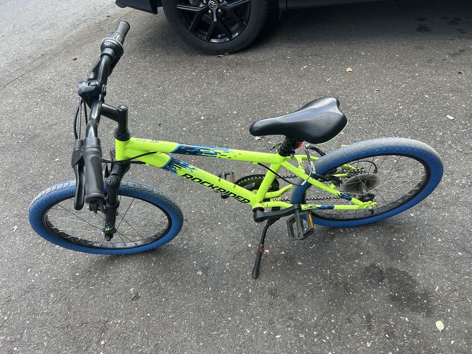 Bicicleta Rockrider ST500 roti 20”, cauciucuri albastre, stare f buna