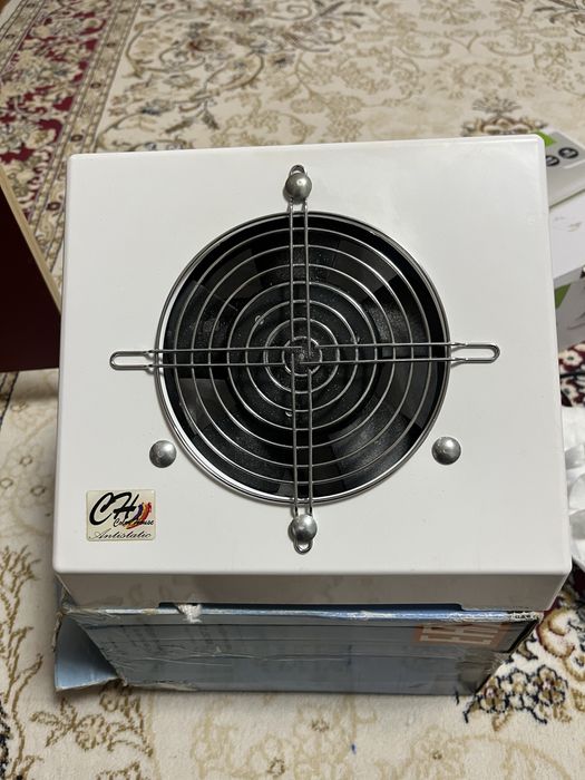 Пролам срочно! Вытяжку, лампу