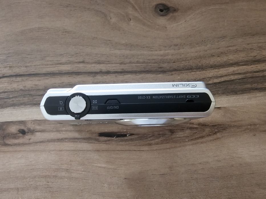 Камерка Casio Exilim EX-Z150 с оригинална батерия и подарък SD карта