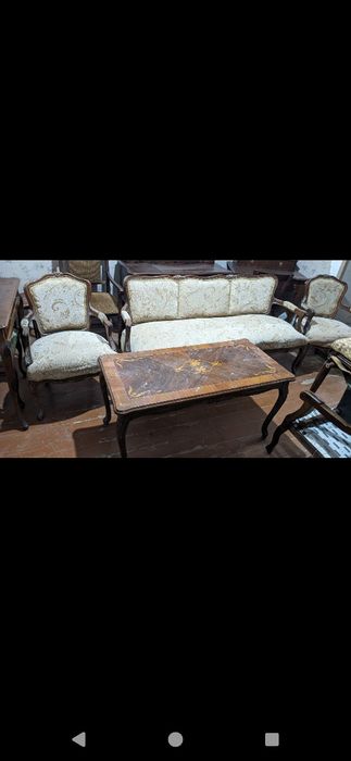 Книжный шкаф, Венгрия, ждёт реставрацию и нового хозяина.