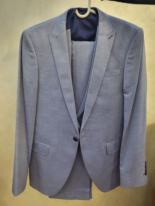 Костюм тройка продаётся,  произвобство Турция,  новый,  город Ташкент,