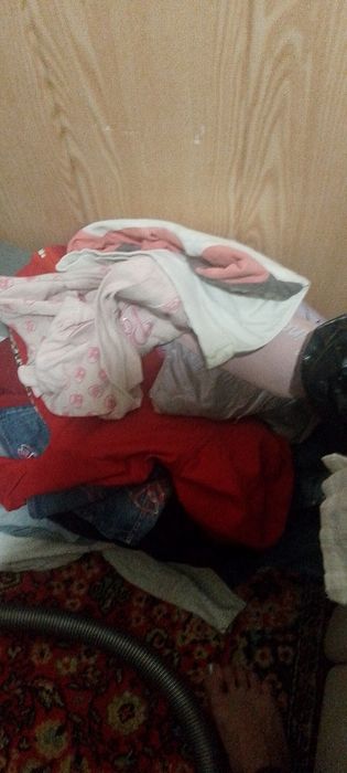 Отдам даром срочно детскую одежду