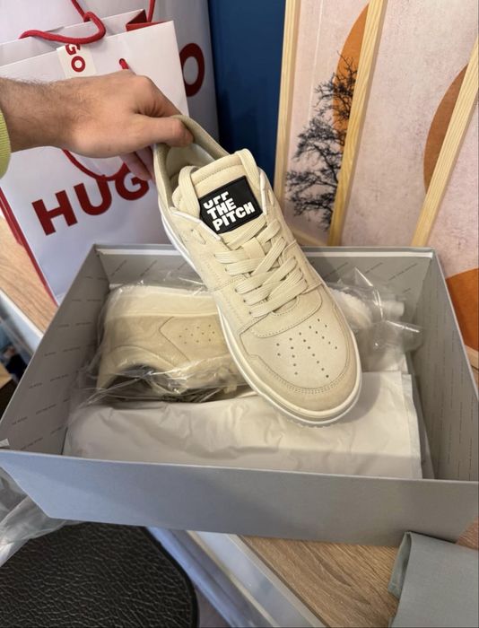 Чисто нови маратонки ‘Off the pitch’