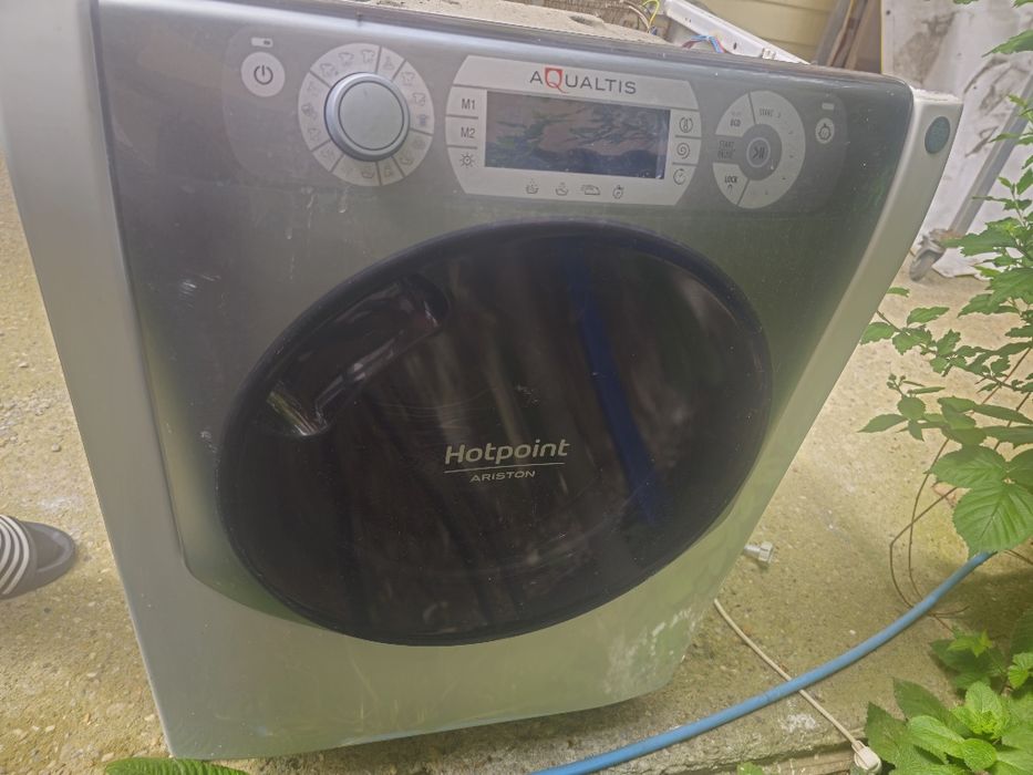 Mașină de spălat rufe Hotpoint-Ariston, rulment defect, pentru piese sau reparat. ,