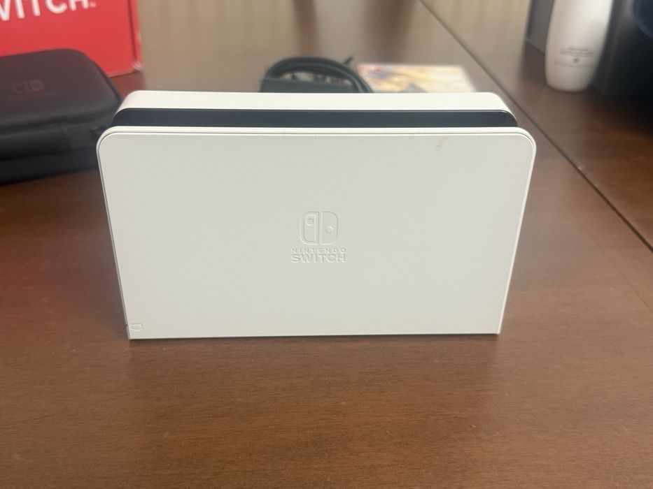 Nintendo Switch OLED 64GB + Zelda BOTW + Чехол (Оригинал, комплект)