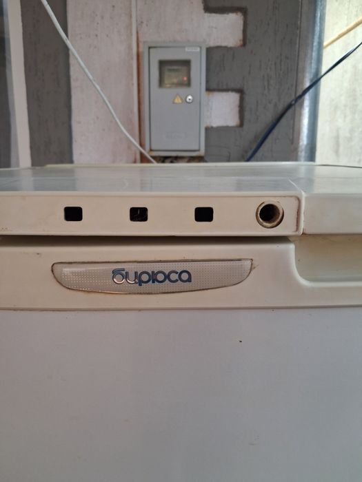 Холодильник с морозильной камерой