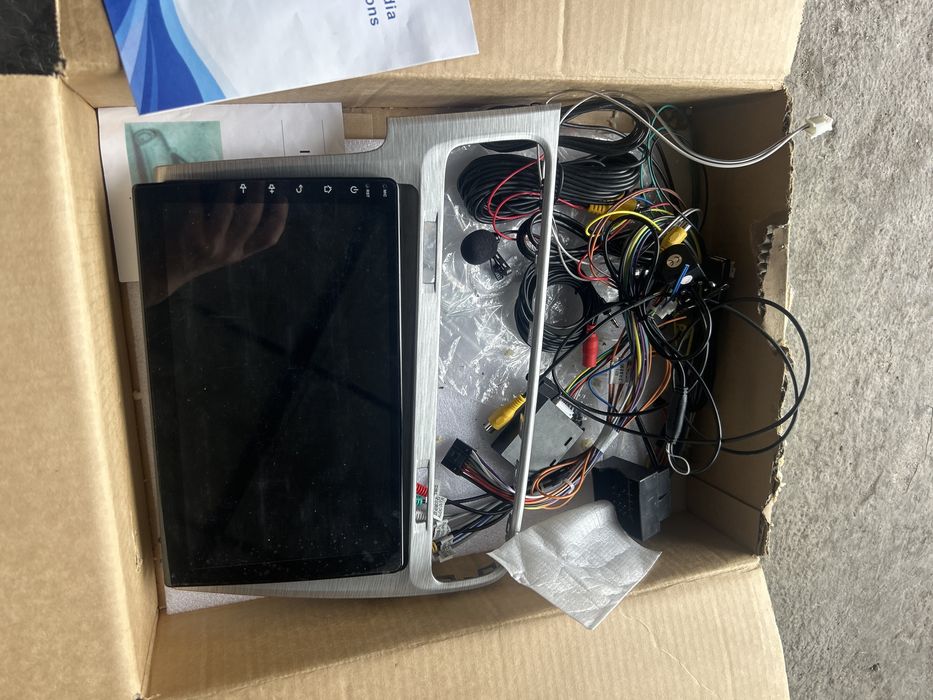 Navigatie 10’ +rama adaptoare golf 7