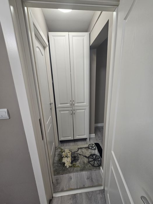 Închiriez apartament doua camere.