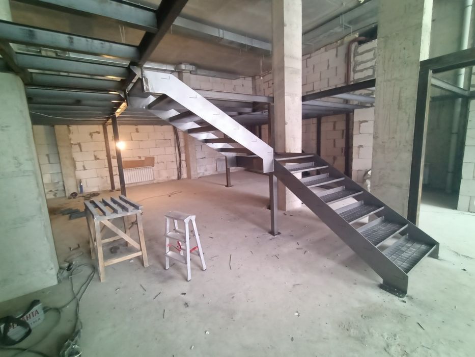 Лестница парящая консольная