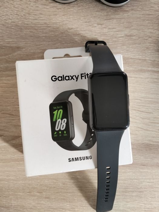 Samsung Fit3  фитнес браслет.