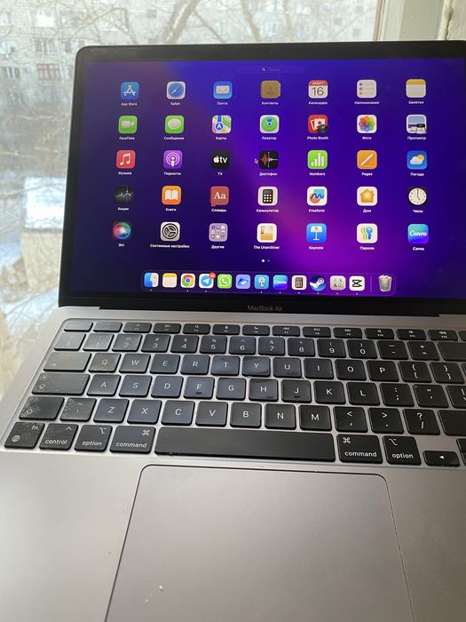 Продам Macbook Air 13  M1