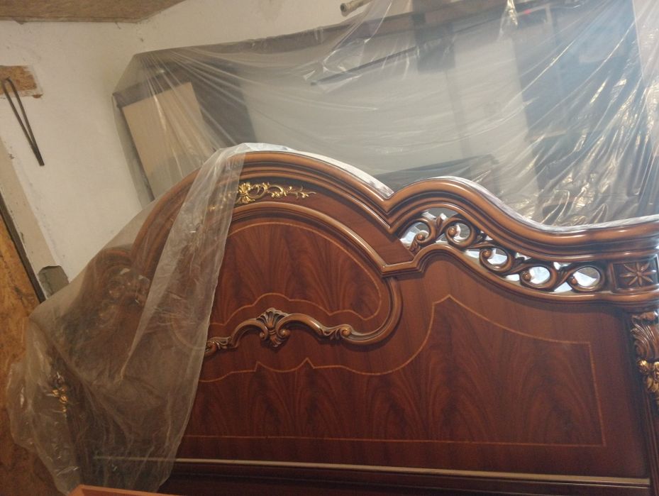 Продаётся спальный гарнитур в отличном состоянии.