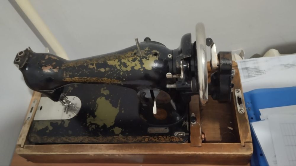 Продам ручную швейную машинку