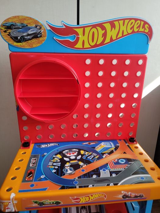 Vând banc de lucru HOT WHEELS