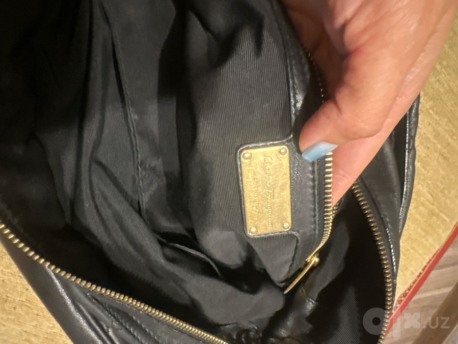 Продаються  salvadore ferragamo