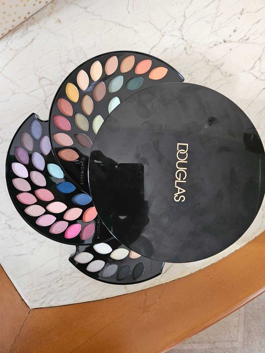 Палитра гримове Douglas