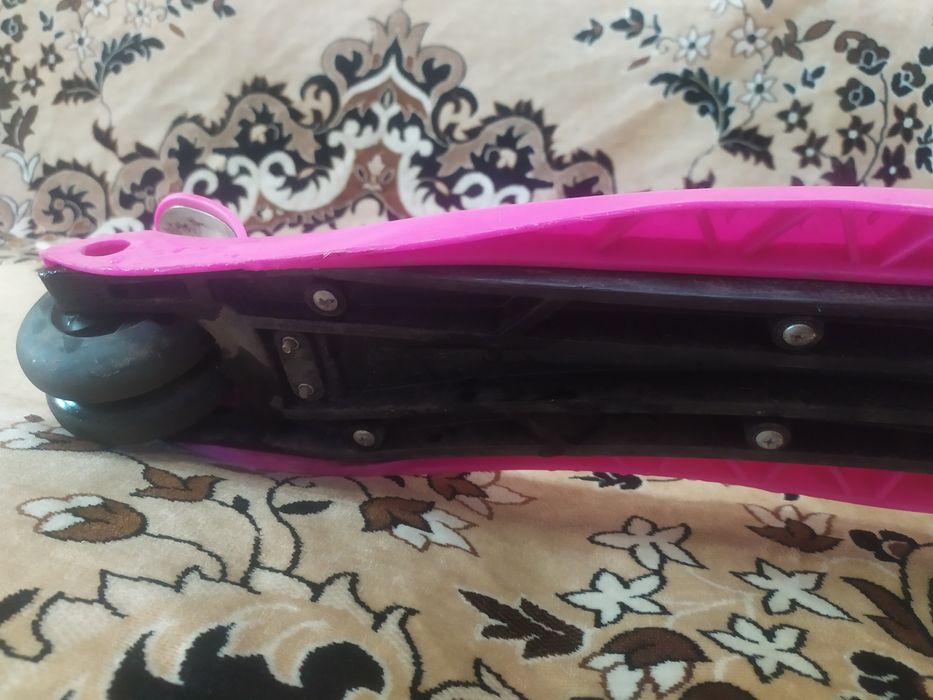 Самокат,колеса светящиеся.