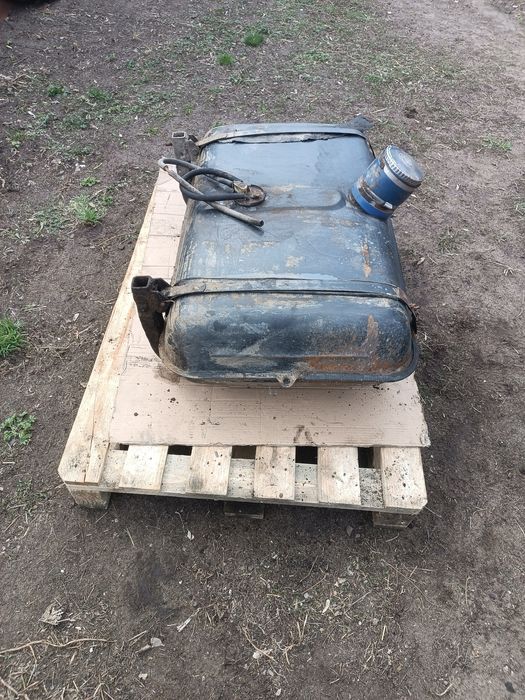 Топливный бак...