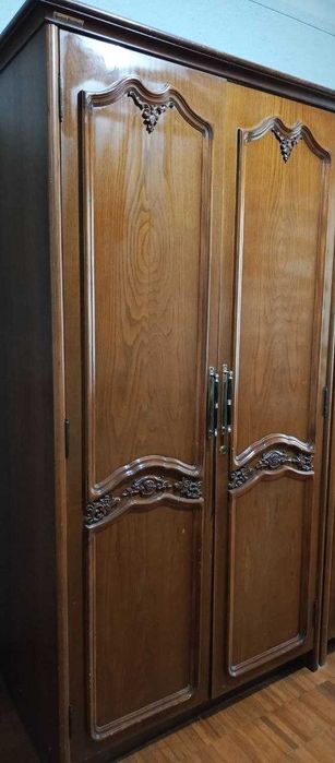 Мебель из дома. Шифоньер из Кореи, стенка чешская, ковёр и др. Б/У