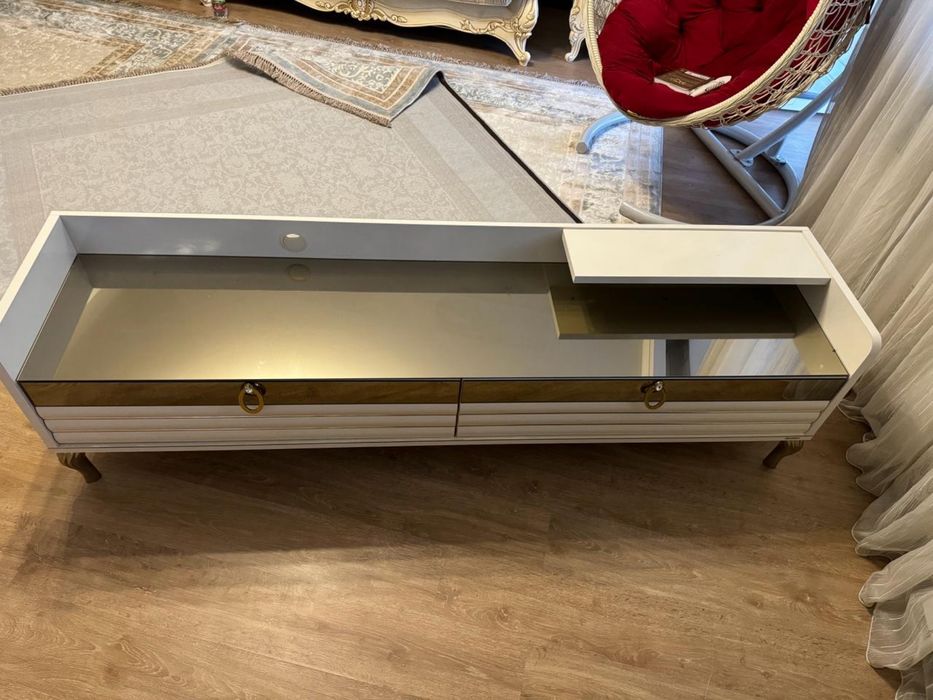 Подставка для телевизора