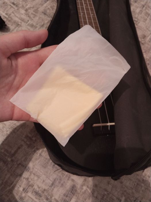 укулеле в черном цвете