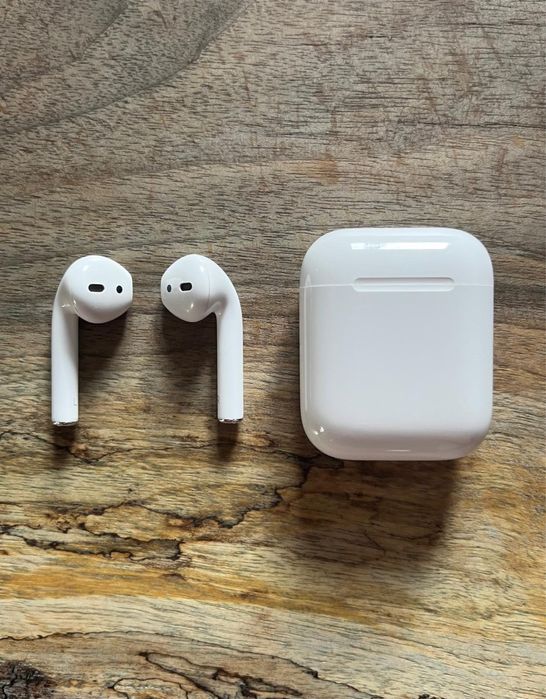 Apple AirPods (2nd Gen)