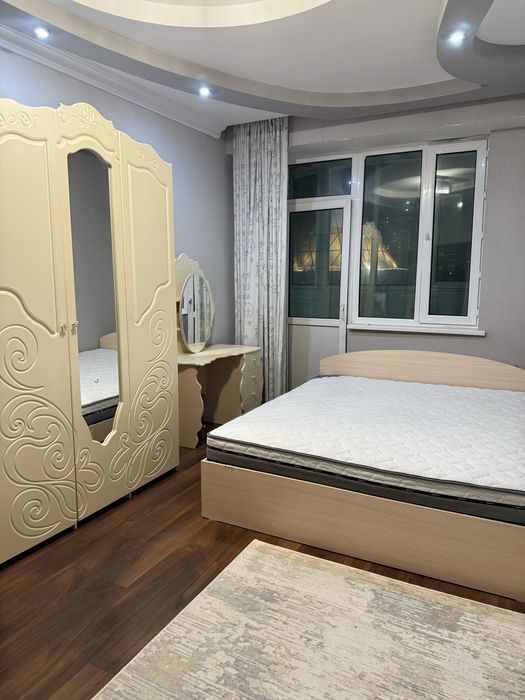 Спальный гарнитур бу / без матраса