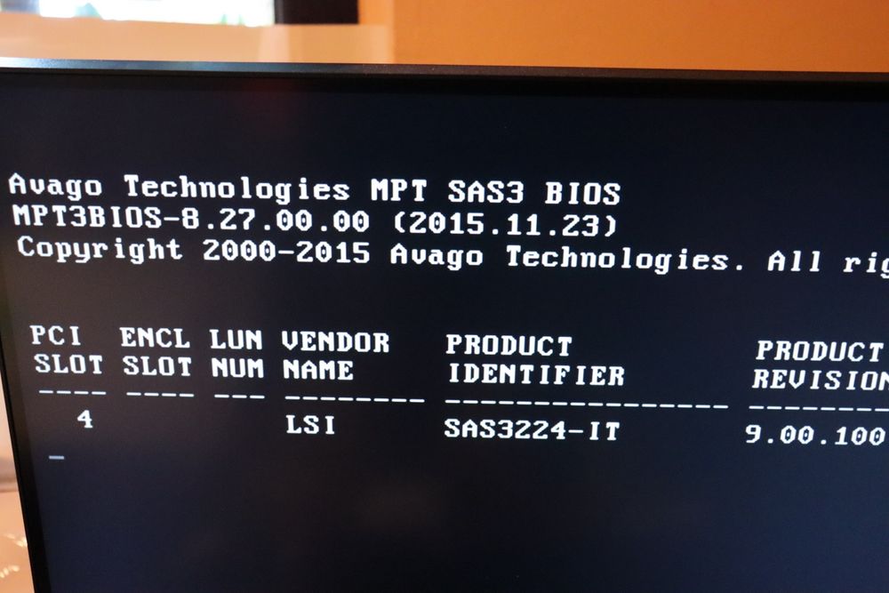 Kit Storage HBA Original  LSI Broadcom 9305-16i IT Mode 12Gb/s + 4 x Cabluri SAS/SATA