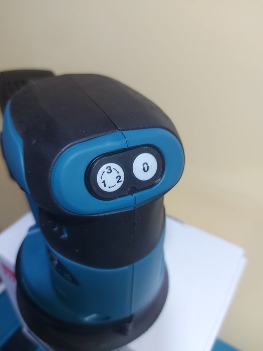 ПРОМОЦИЯ.Нов акумулаторен виброшлайф Makita DBO180Z