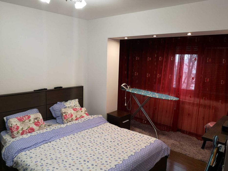 Inchiriez apartament decomandat 2 camere Micro 17