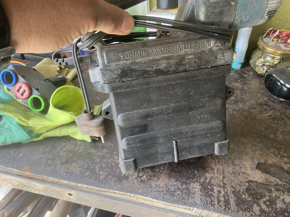 Фонарик с аккумуляторами и на 220