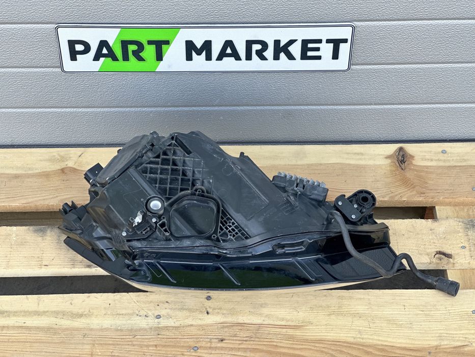 Ляв фар AUDI A7 C8 MATRIX 4K8941035F